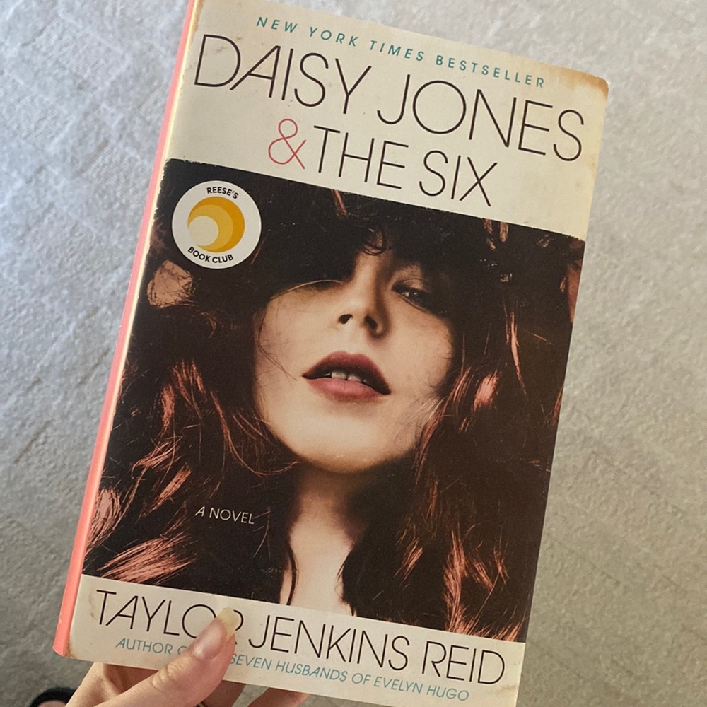 Daisy Jones and the six book!